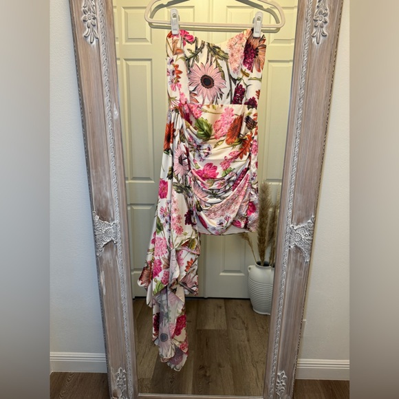 Beautiful floral print gown (@Revolve) by Katie May Size S - Picture 5 of 12